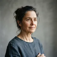 Illustrative portrait, not the reviewer